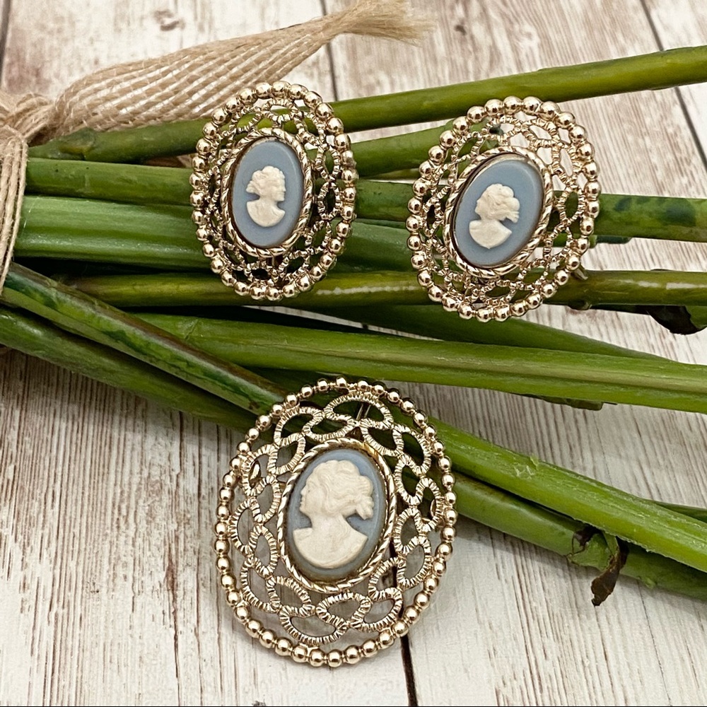 Vintage Sarah Coventry Cameo Earrings & Brooch - Picture 5 of 15